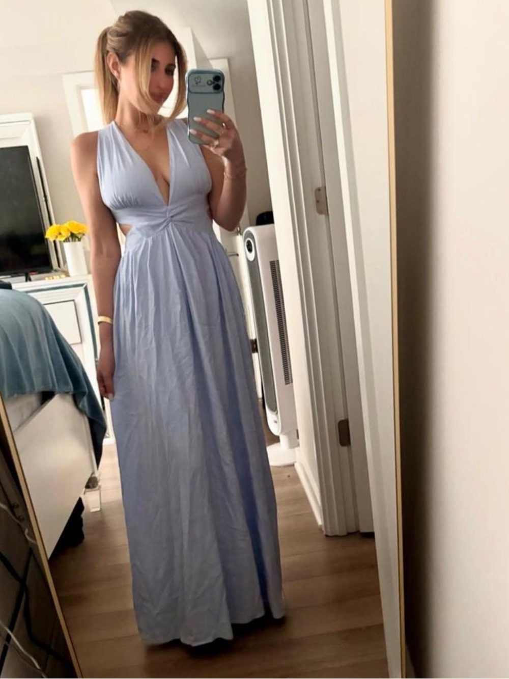 Berlook Sleeveless V-Neck open back Light Blue Maxi Dress NWOT size small!